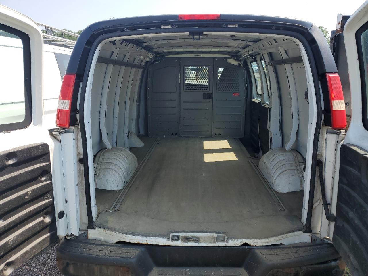 2010 Chevrolet Express G1500 VIN: 1GCUGAD49A1173057 Lot: 59604065