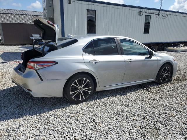 TOYOTA CAMRY 2018 Srebrny