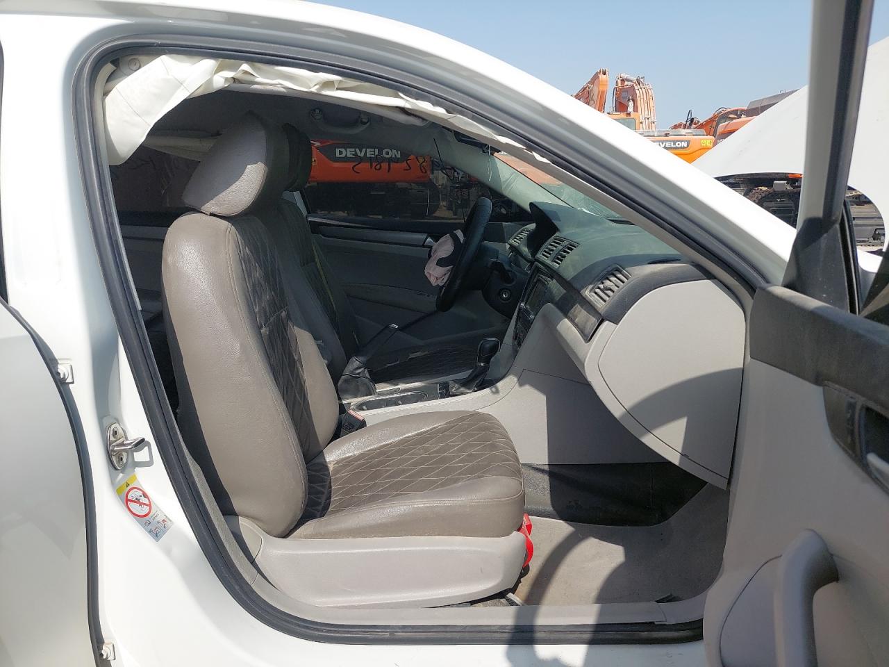 WVWBR7A35FC059245 - 2015 Volkswagen Passat - #undefined