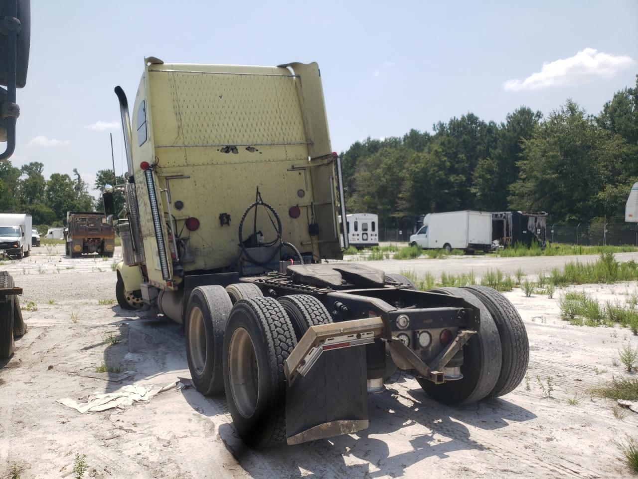 FREIGHTLINER ALL OTHER 2001 VIN 1FUPCDZB11LH10036 photo 3