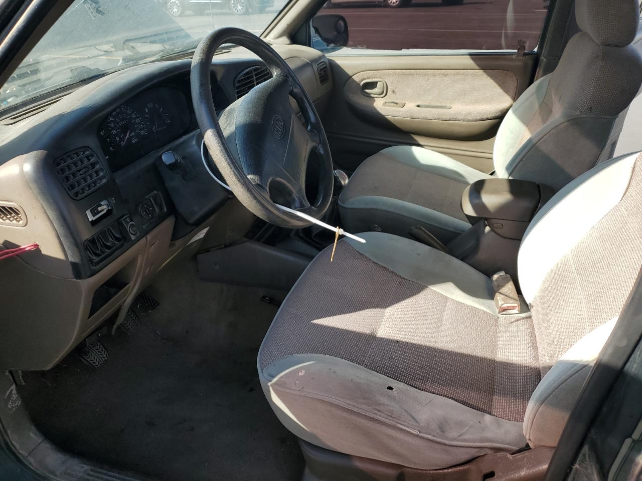 1998 Kia Sportage VIN: KNDJA7233W5555067 Lot: 62295655