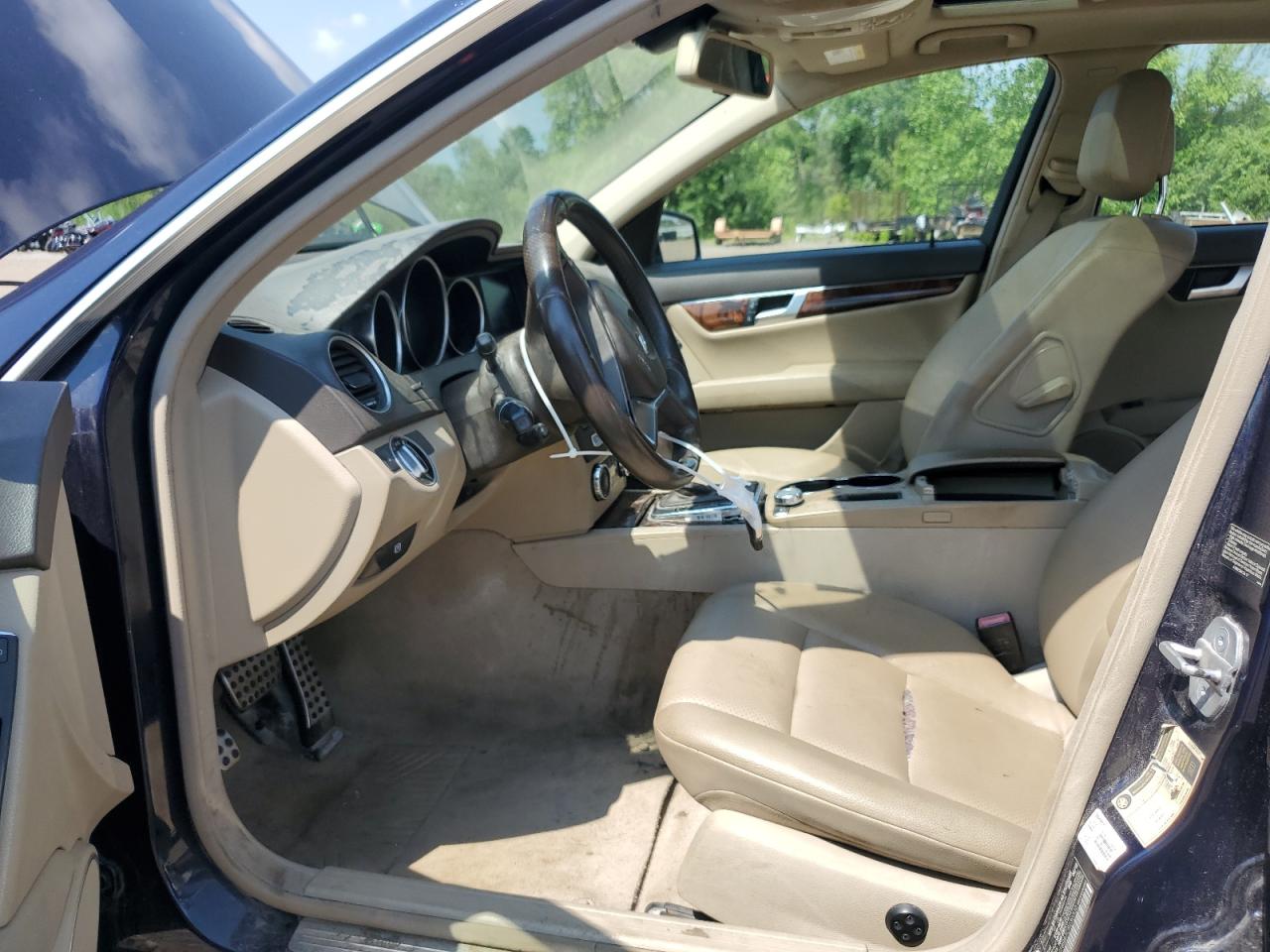 MERCEDES-BENZ C-CLASS 2012 VIN WDDGF8BB7CR230330 photo 7