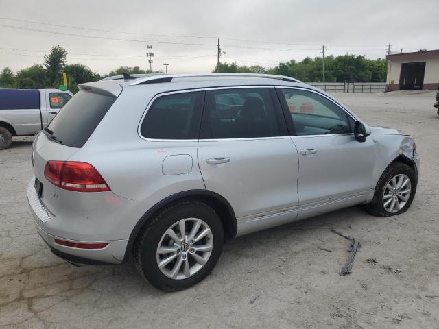  VOLKSWAGEN TOUAREG 2013 Srebrny