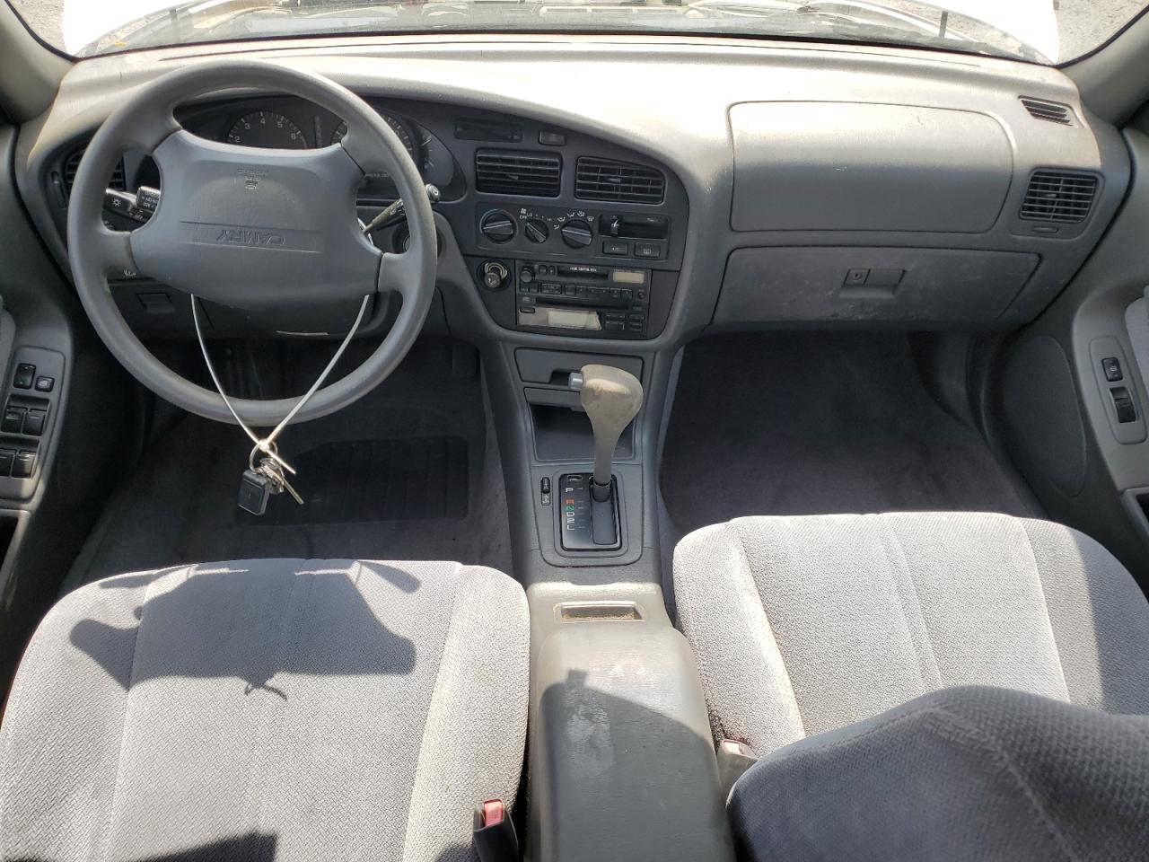 1995 Toyota Camry Le VIN: 4T1GK12E2SU087124 Lot: 61196345