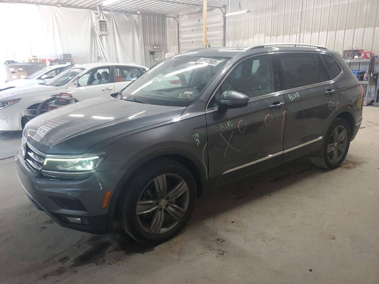 VOLKSWAGEN TIGUAN 2019 VIN 3VV4B7AX1KM028813