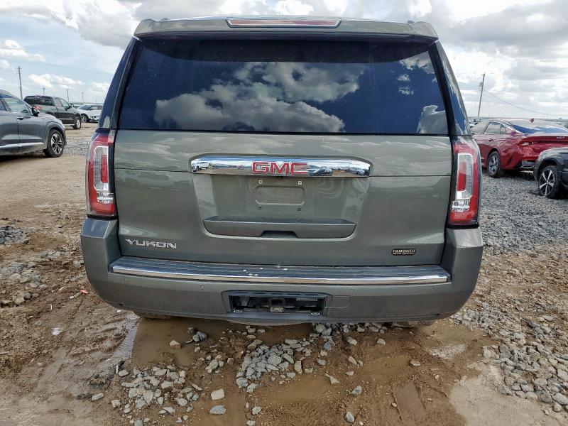  GMC YUKON 2018 Зеленый