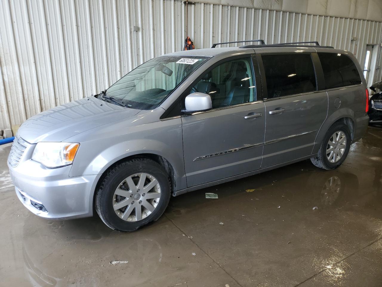 2014 Chrysler Town & Country Touring იყიდება Franklin-ში, WI - Front End