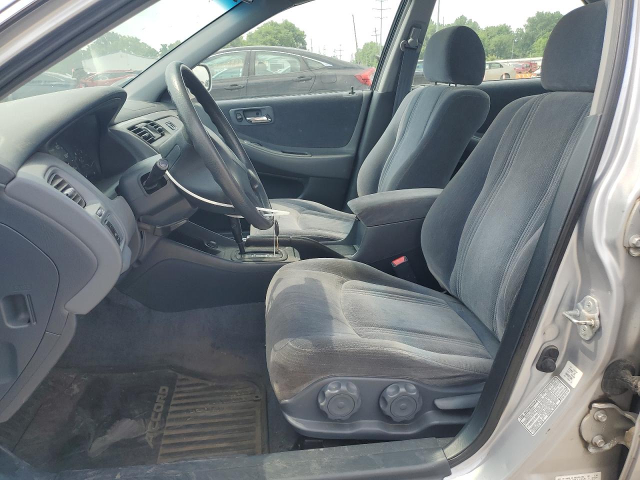 2000 Honda Accord Lx VIN: 1HGCG5643YA022324 Lot: 61430385