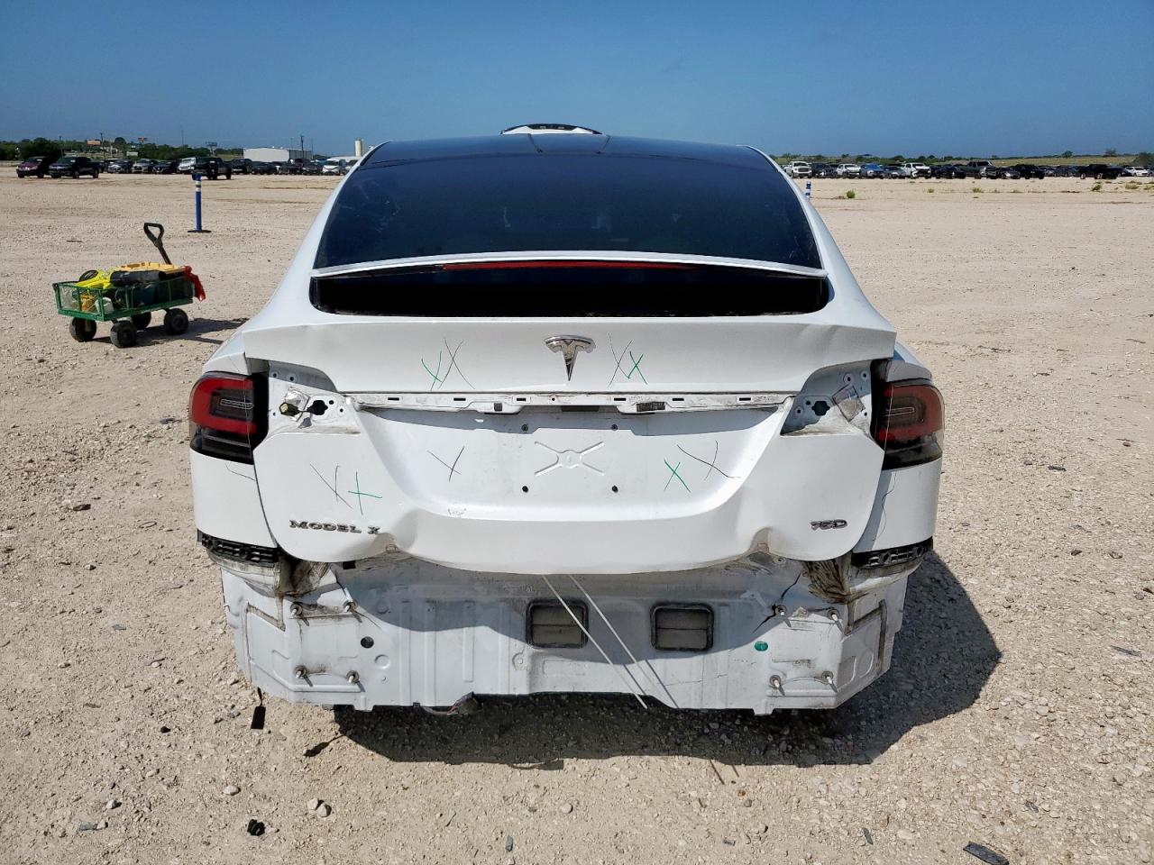 2018 Tesla Model X VIN: 5YJXCBE20JF103675 Lot: 61085705