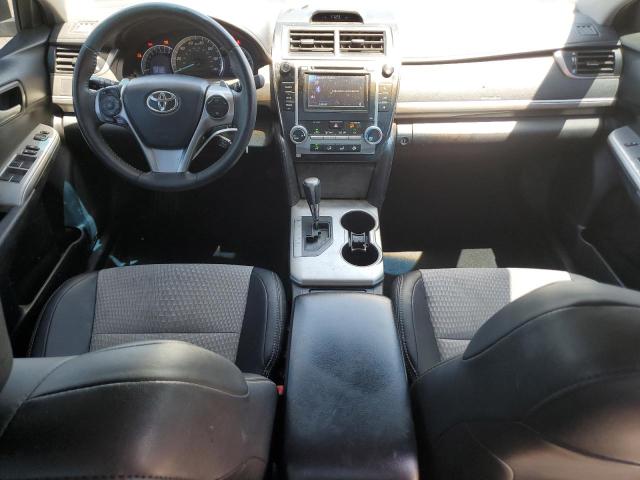 Sedans TOYOTA CAMRY 2013 Srebrny