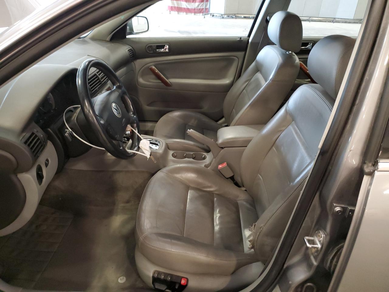 2002 Volkswagen Passat Glx VIN: WVWRH63B42P347809 Lot: 62572685