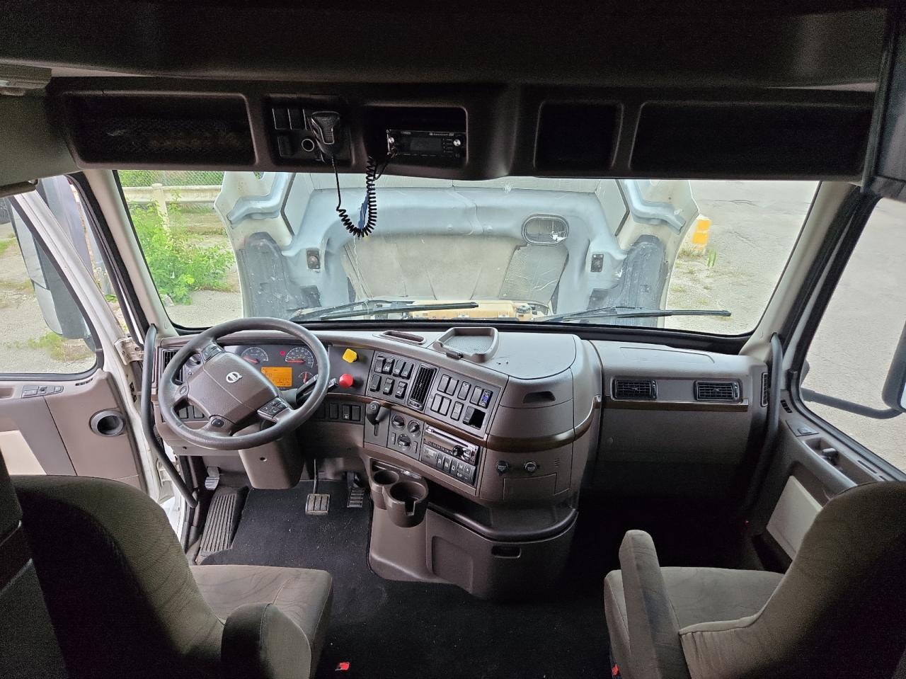 VOLVO VN 2016 VIN 4V4NC9EH0GN937769 фото 9