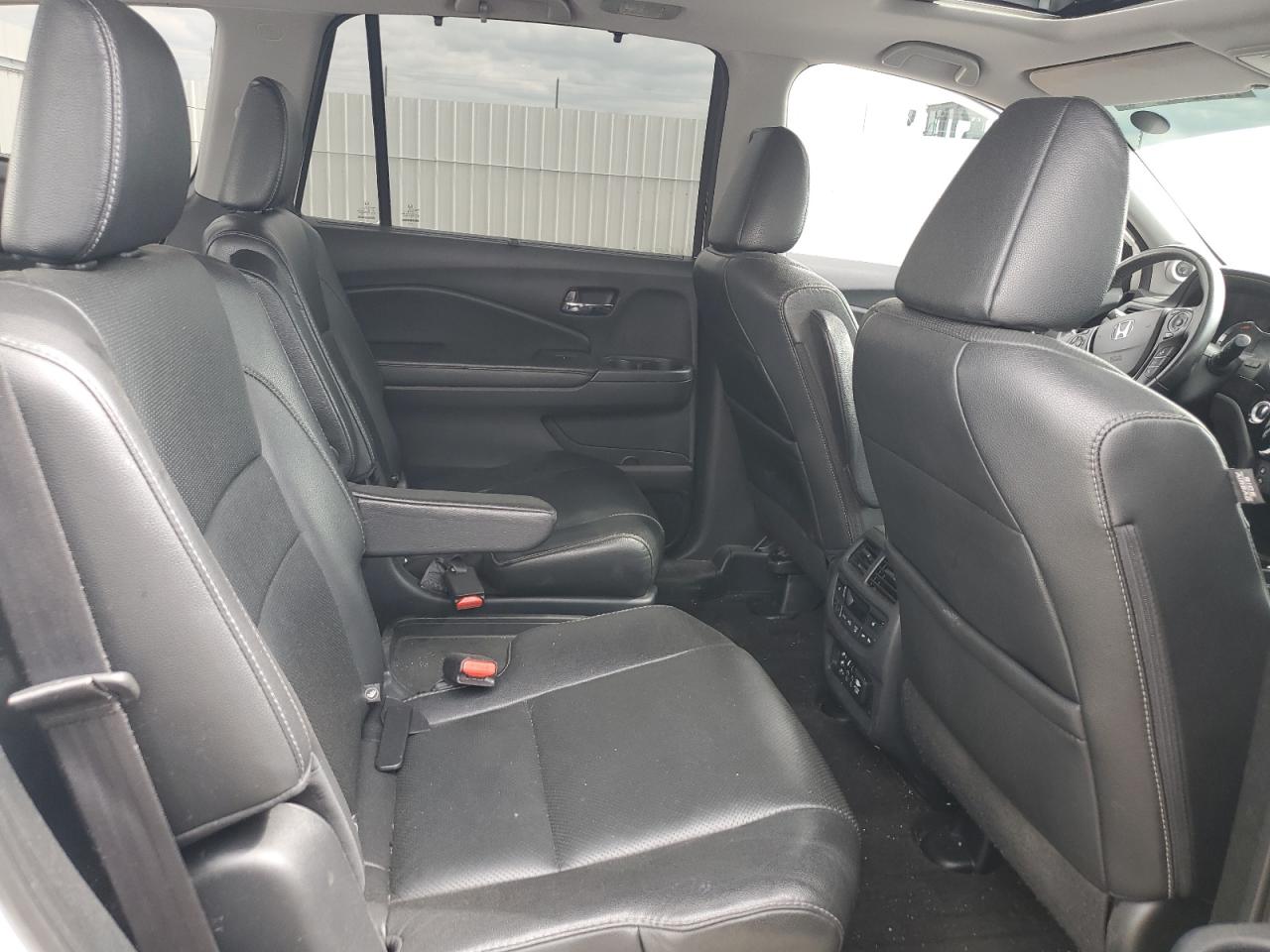 2017 Honda Pilot Touring VIN: 5FNYF6H92HB500018 Lot: 62134835