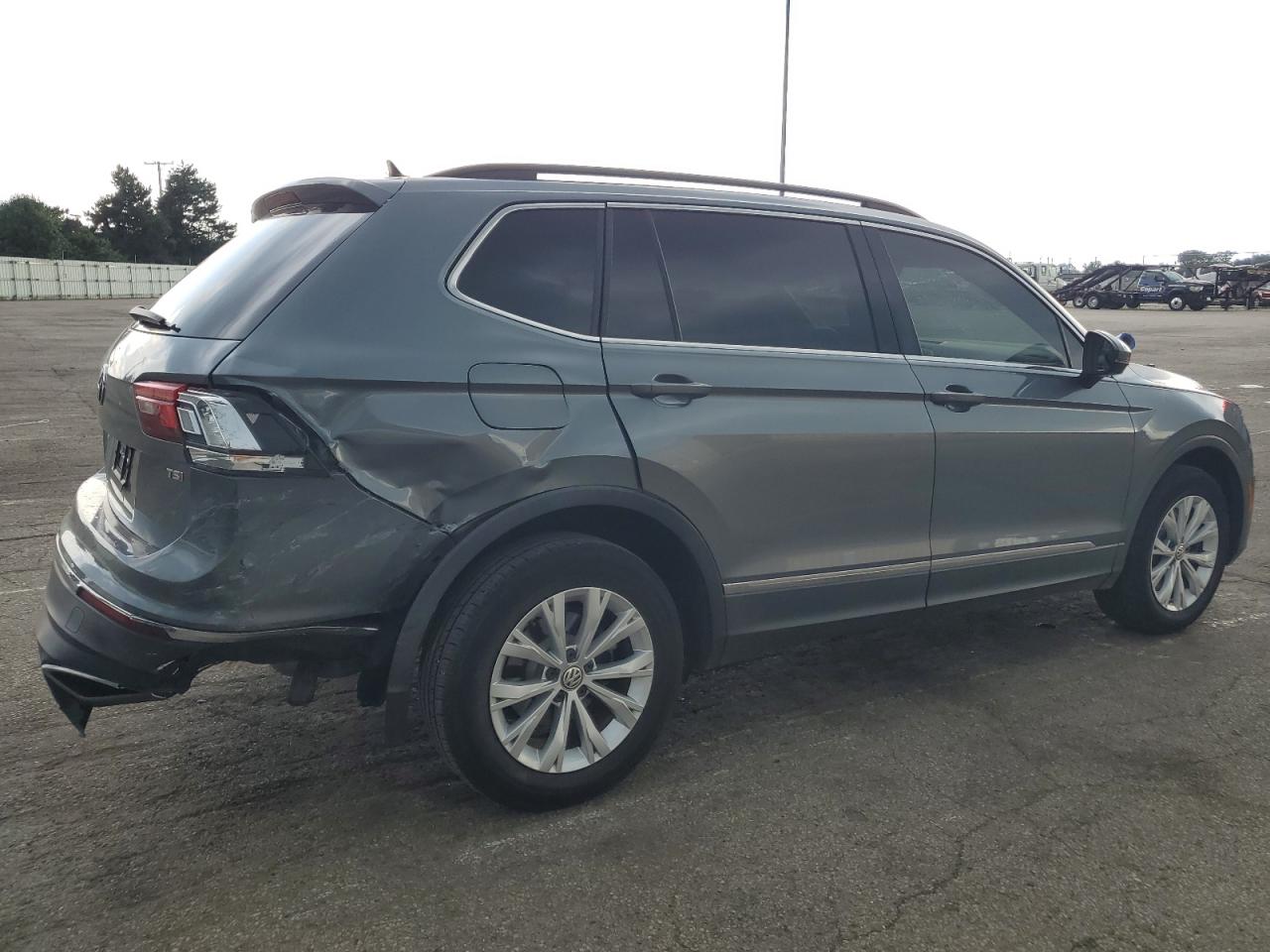 VOLKSWAGEN TIGUAN 2018 VIN 3VV3B7AX8JM103579 photo 3