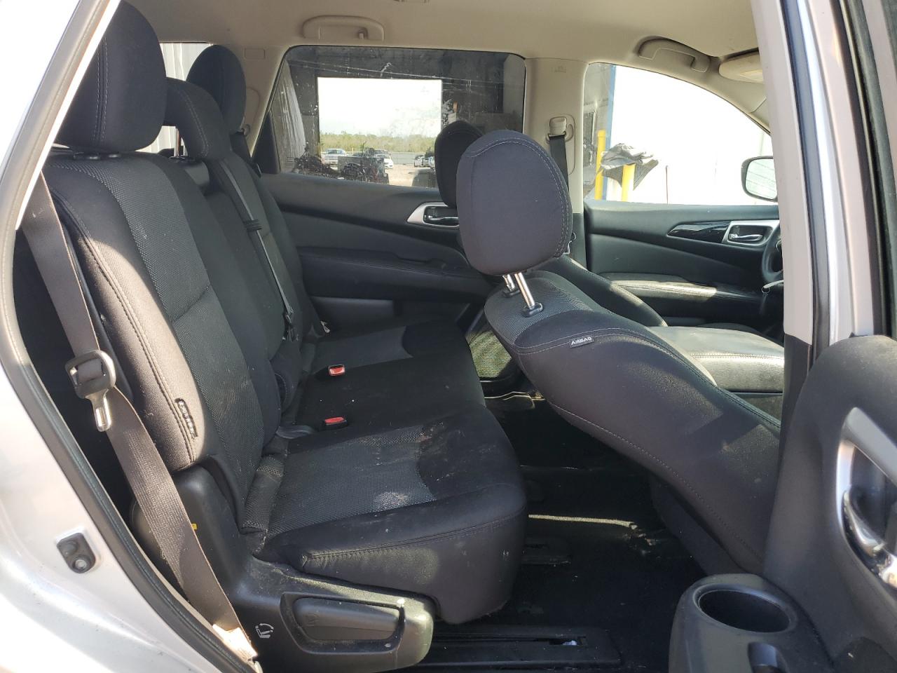 2018 Nissan Pathfinder S VIN: 5N1DR2MN5JC677727 Lot: 62847605