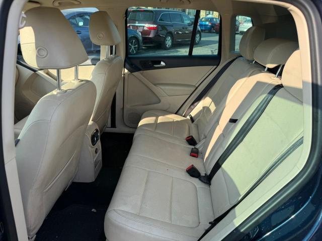 Parquets VOLKSWAGEN TIGUAN 2012 Black