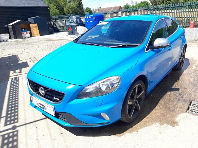 VOLVO V40 R-DESI 2013