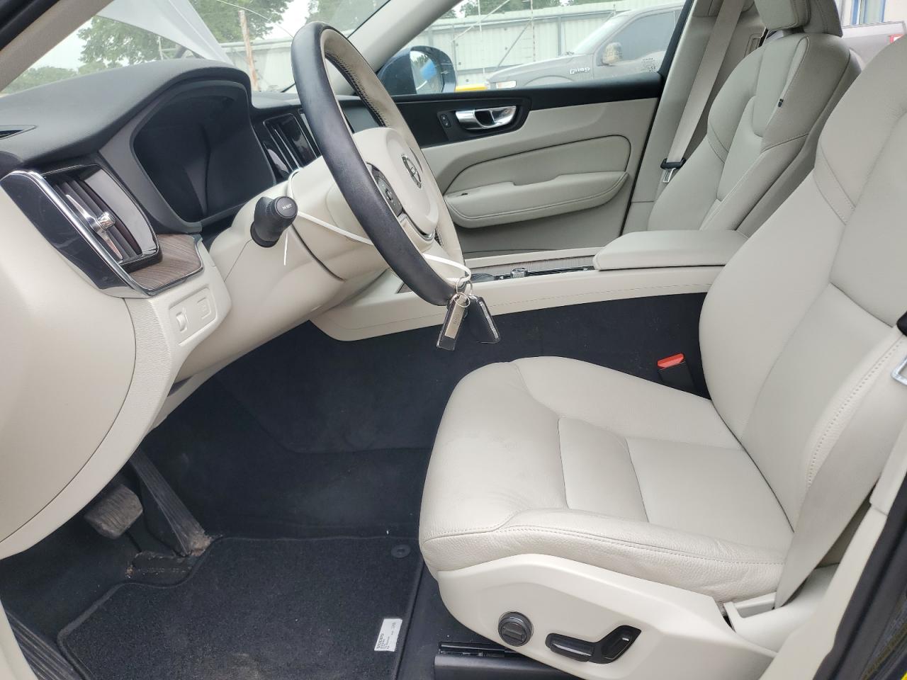 2021 Volvo Xc60 T5 Momentum VIN: YV4102RK5M1881487 Lot: 59595975