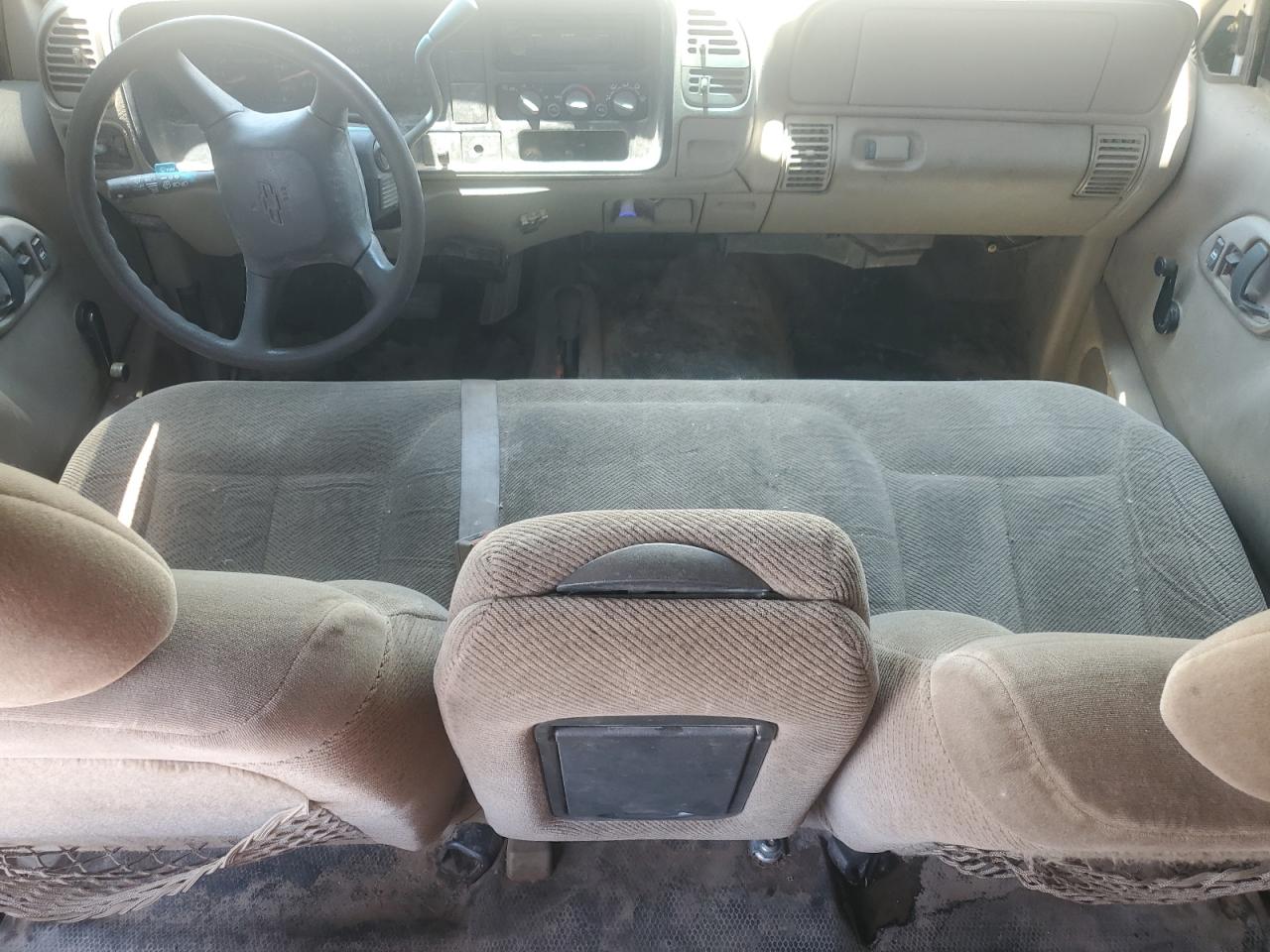 1999 Chevrolet Suburban K2500 VIN: 1GNGK26J6XJ477886 Lot: 61775675