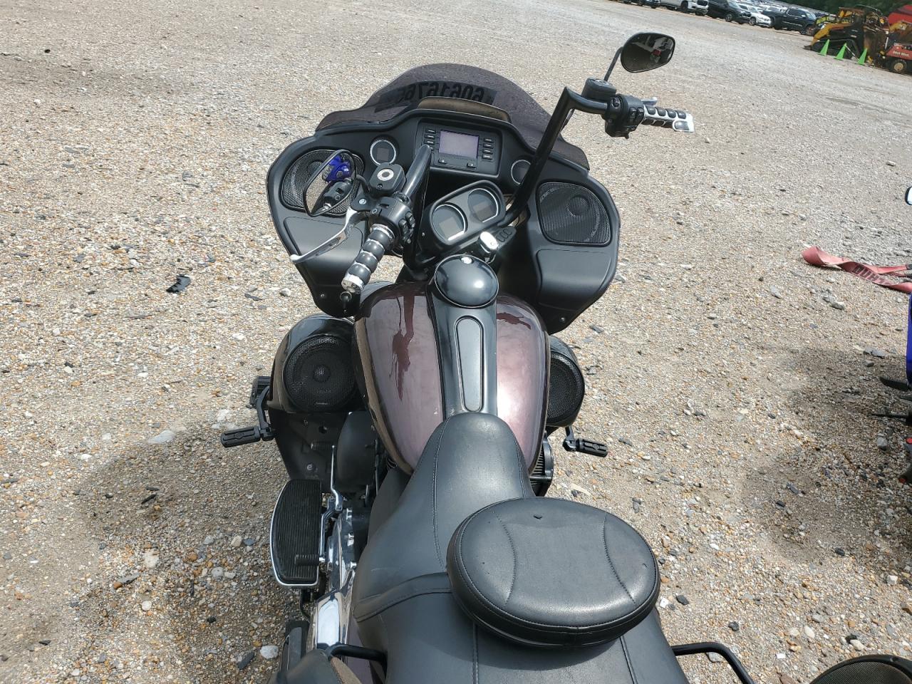 2018 Harley-Davidson Flhtcutg Tri Glide Ultra VIN: 1HD1MAD12JB853084 Lot: 60616765