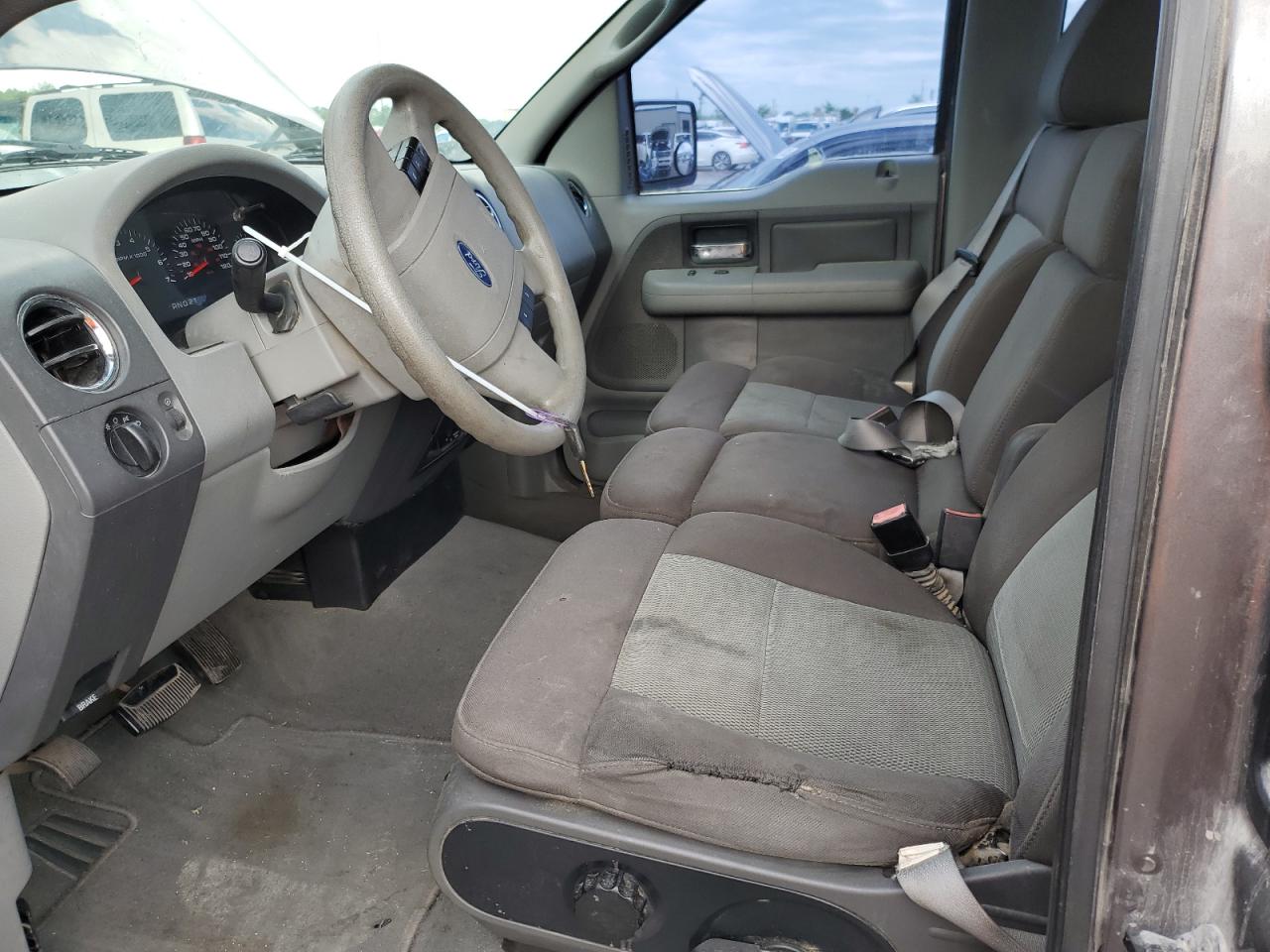 2004 Ford F150 VIN: 1FTRF14544KC81781 Lot: 61990225