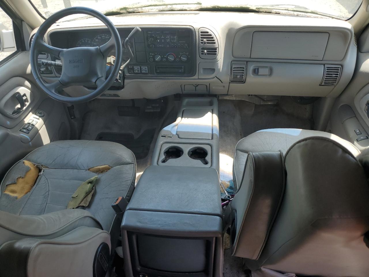 1999 GMC Suburban K2500 VIN: 1GDGK26J6XJ777755 Lot: 61842385