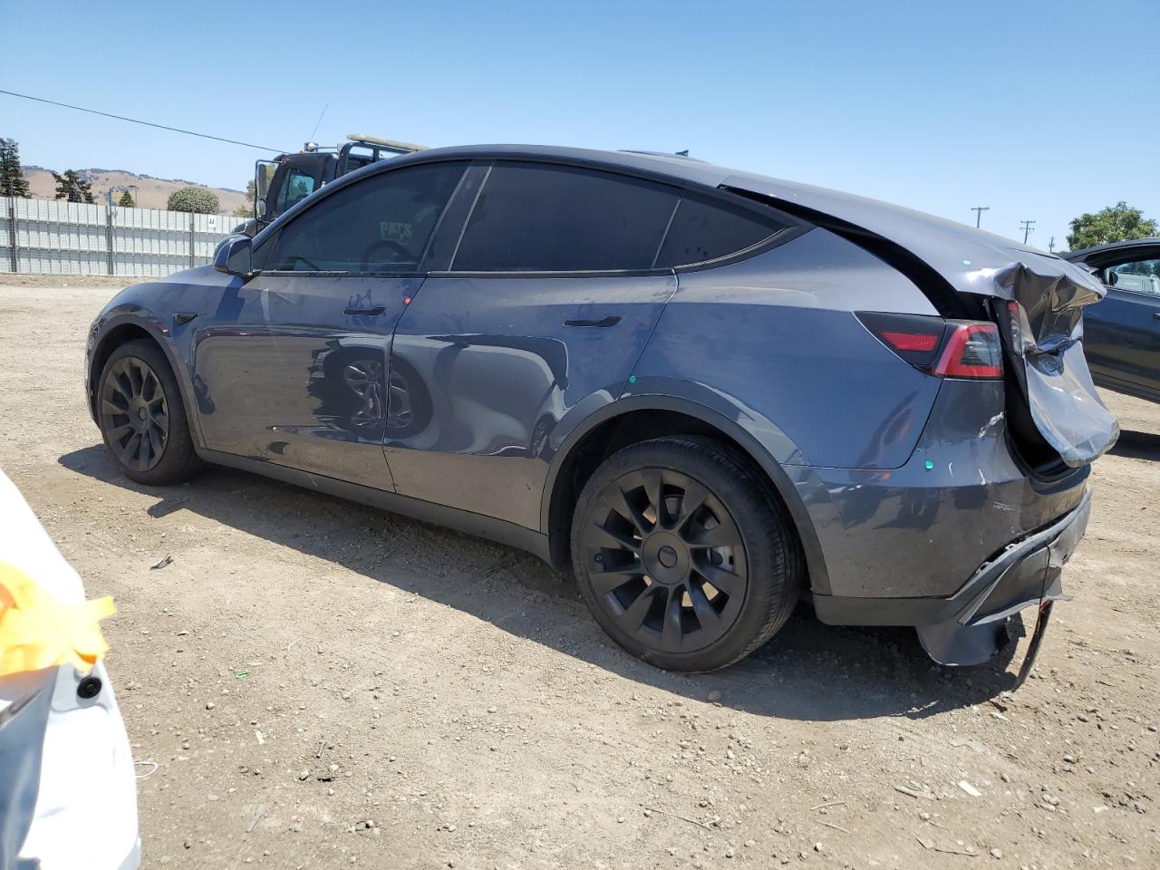 TESLA MODEL Y 2023 VIN 7SAYGDEE7PF585202 zdjęcie 2