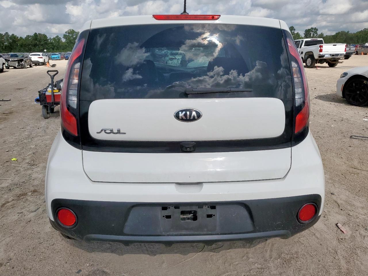 KIA SOUL 2017 VIN KNDJN2A20H7476172 photo 6