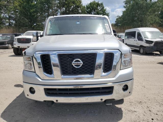  NISSAN NV 2018 Srebrny