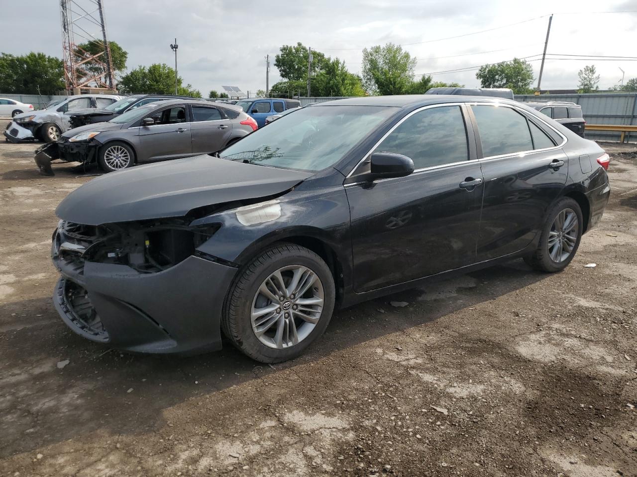 2016 Toyota Camry Le продається в Dyer, IN - Front End