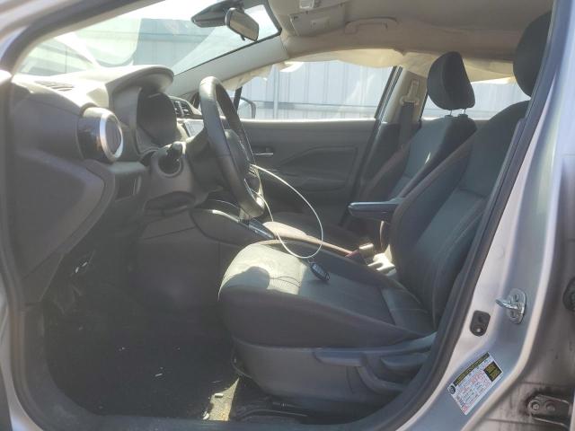  NISSAN VERSA 2020 Серебристый