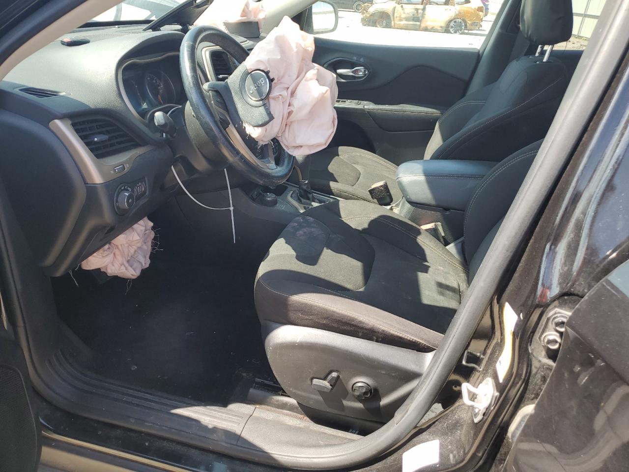 2016 Jeep Cherokee Latitude VIN: 1C4PJMCB6GW218628 Lot: 61835825