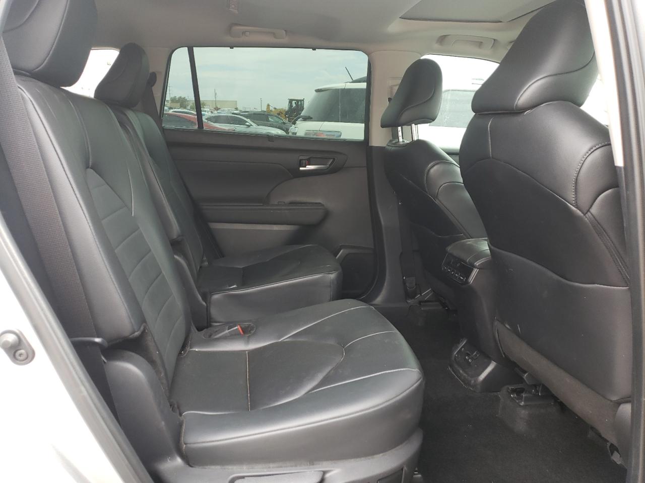 2024 Toyota Highlander Le VIN: 5TDKDRBH9RS571789 Lot: 61869535