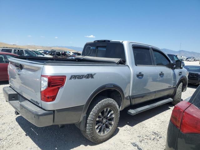  NISSAN TITAN 2017 Silver