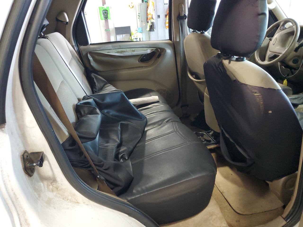 2005 Ford Escape Xlt VIN: 1FMYU03135KD73696 Lot: 60470185