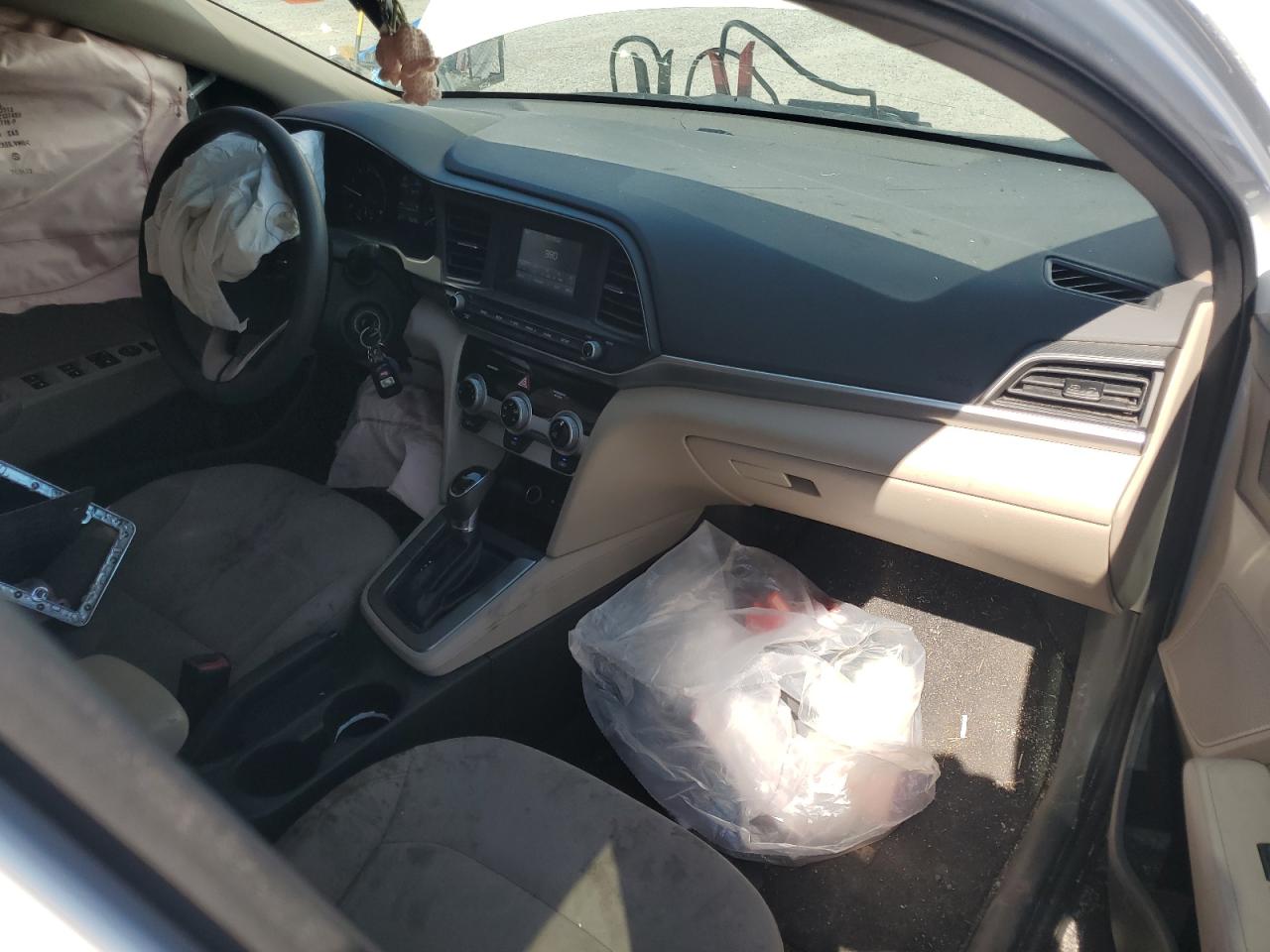 2019 Hyundai Elantra Se VIN: 5NPD74LF9KH496880 Lot: 61430245