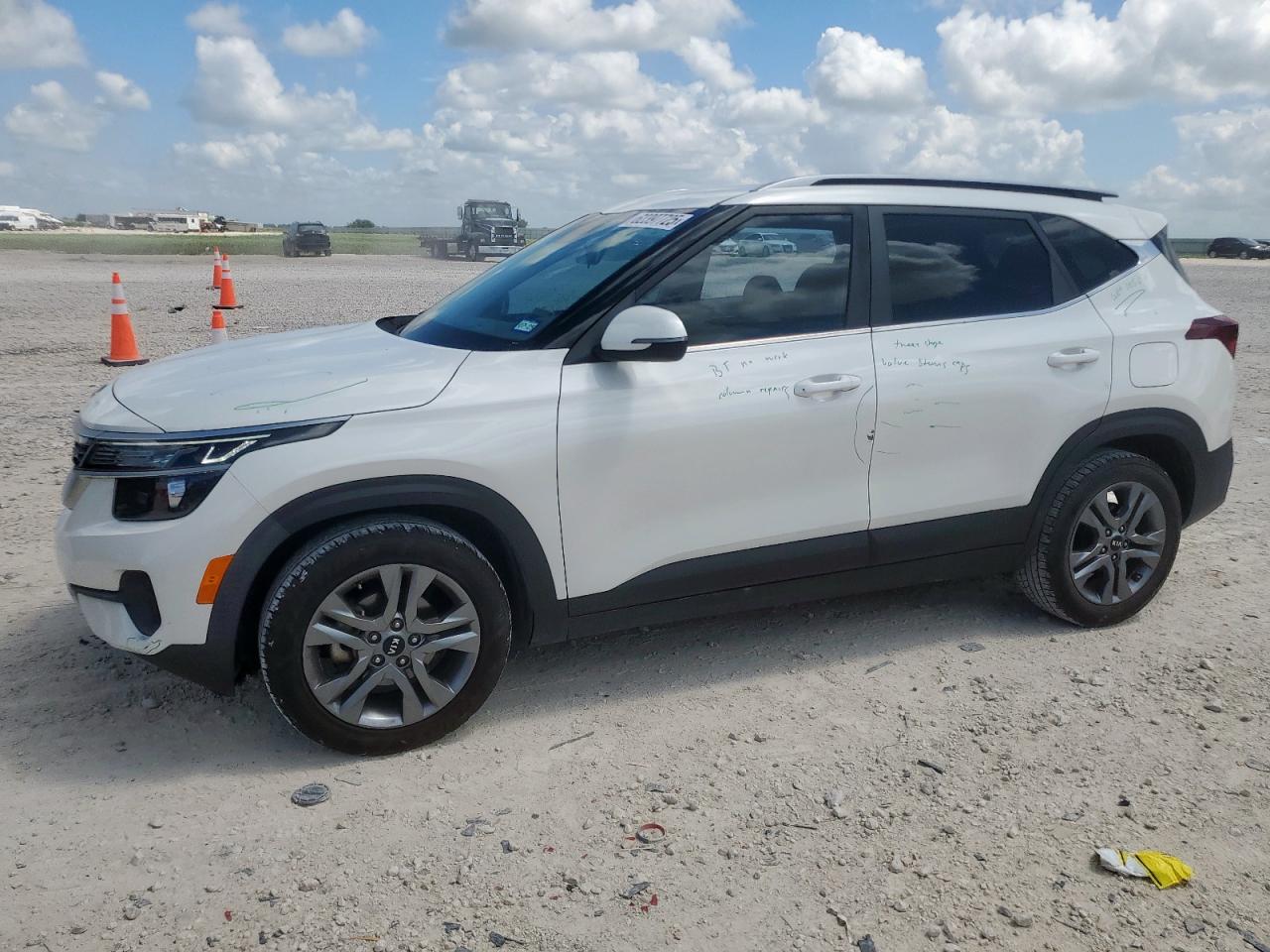 KIA SELTOS 2021 VIN KNDEU2AA7M7100784