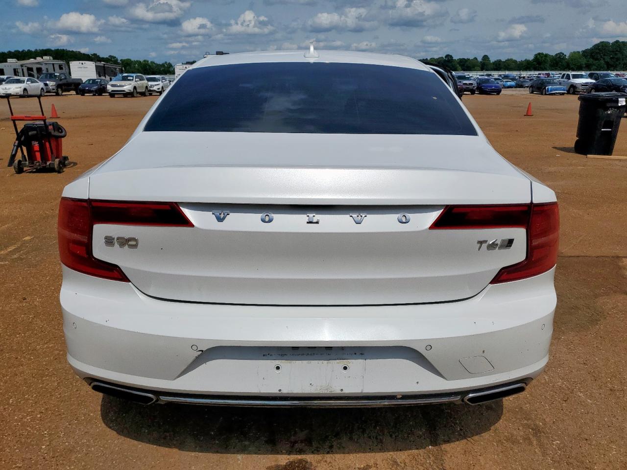 2017 Volvo S90 T6 Inscription VIN: YV1A22ML1H1013645 Lot: 61058365