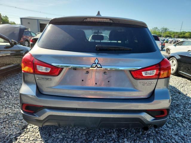  MITSUBISHI OUTLANDER 2018 Srebrny