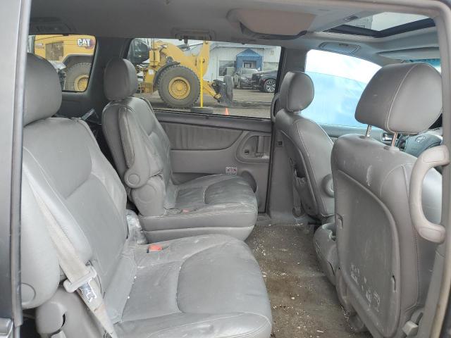 2004 TOYOTA SIENNA XLE  