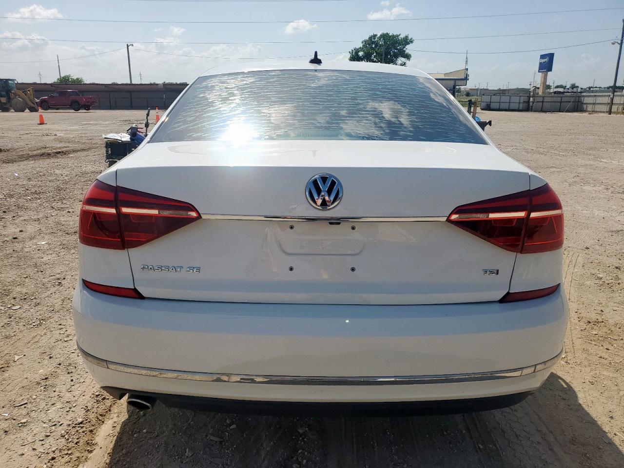 2018 Volkswagen Passat Se VIN: 1VWBA7A32JC039113 Lot: 61800525