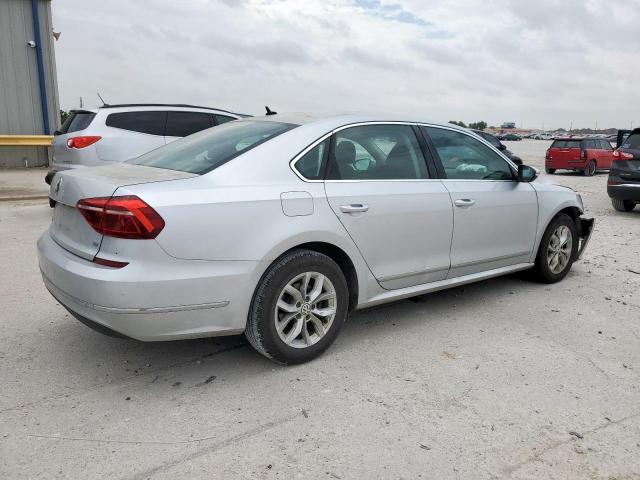  VOLKSWAGEN PASSAT 2017 Сріблястий