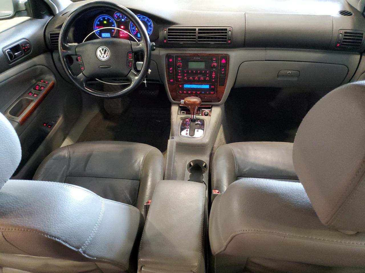2002 Volkswagen Passat Glx VIN: WVWRH63B42P347809 Lot: 62572685