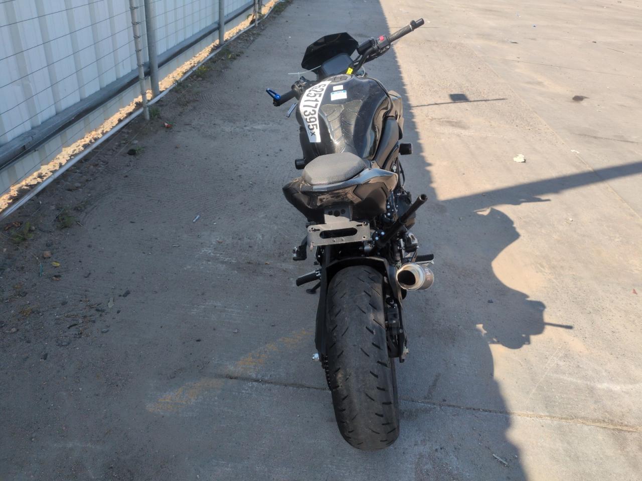 KAWASAKI Z/ZR 1000 2022 VIN JKAZR2F12NA037037 фото 4