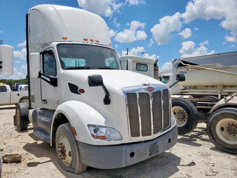 2016 Peterbilt 579 Semi Truck