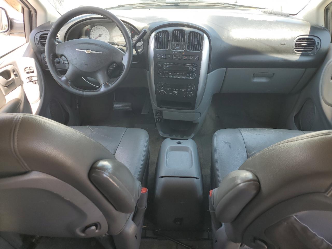 2005 Chrysler Town & Country Touring VIN: 2C4GP54L15R399381 Lot: 62511455