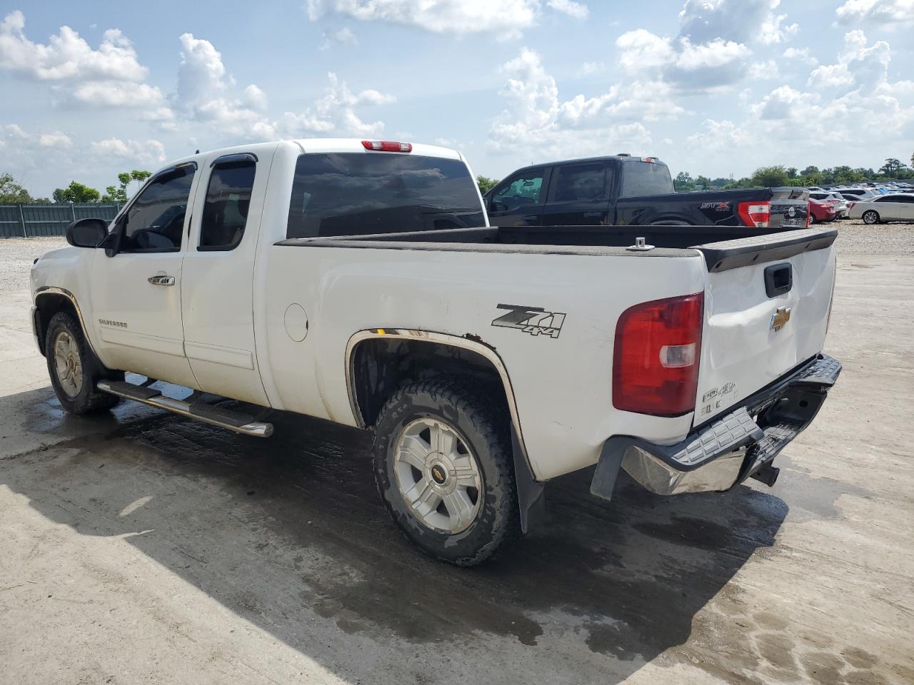 CHEVROLET ALL Models 2010 VIN 1GCSKSE38AZ280720 фото 2