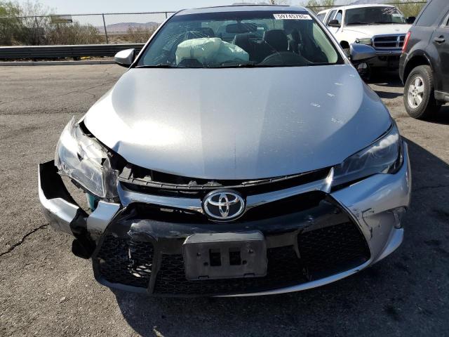  TOYOTA CAMRY 2017 Srebrny