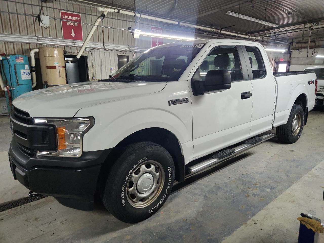 2018 Ford F150 Super Cab for Sale in Fort Wayne, IN - Minor Dent/Scratches