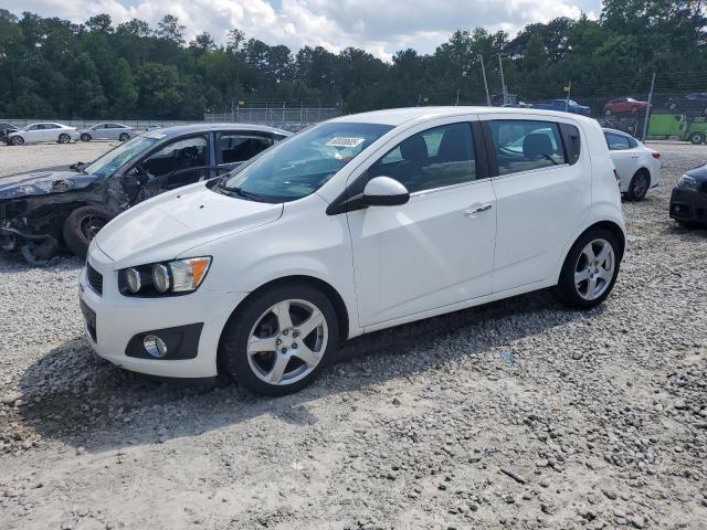 Hatchbacks CHEVROLET SONIC 2015 Biały